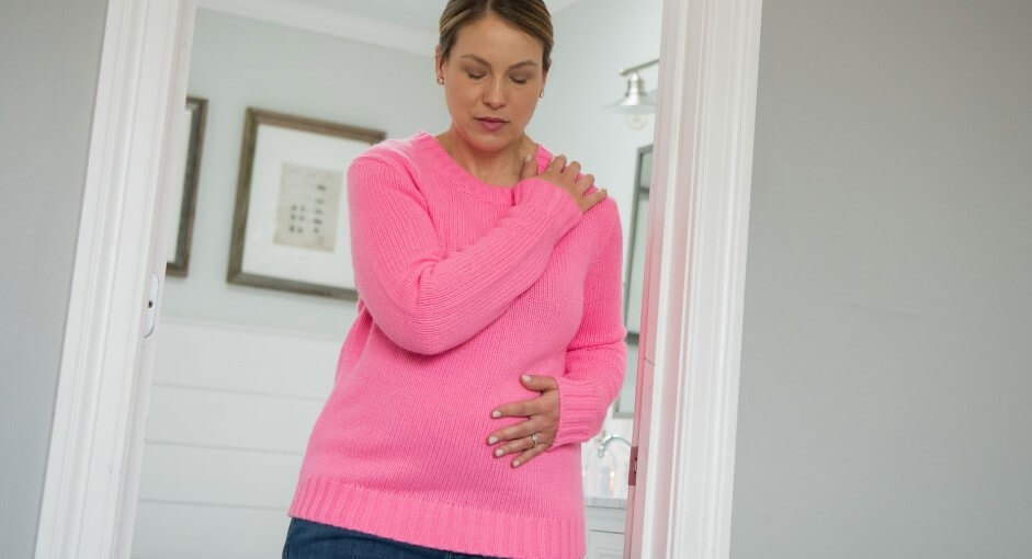 درد شکم، شانه و گردن همراه با درد در پستان­‌ها ازنشانه­‌های بارداری خارج رحمی