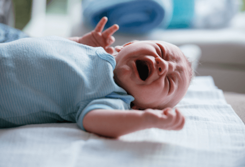 گریه نوزاد به دلیل کولیک