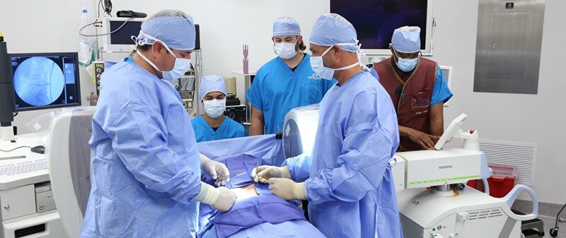 انجام عمل جراحی لیزری دیسک کمر توسط پزشک متخصص