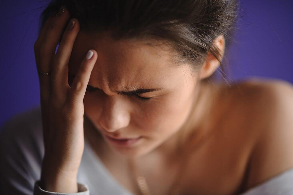 سردرد میگرنی به دلیل تغییر در هورمون استروژن ناشی از پریود