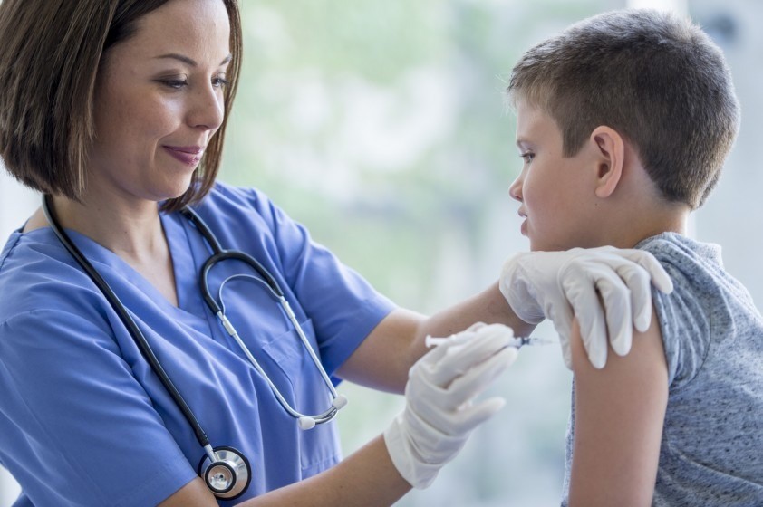 تزریق واکسن گارداسیل به نوجوانان ۱۱ تا ۱۲ ساله