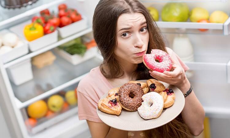 ضعف سیستم ایمنی با مصرف زیاد شکر و شیرینی