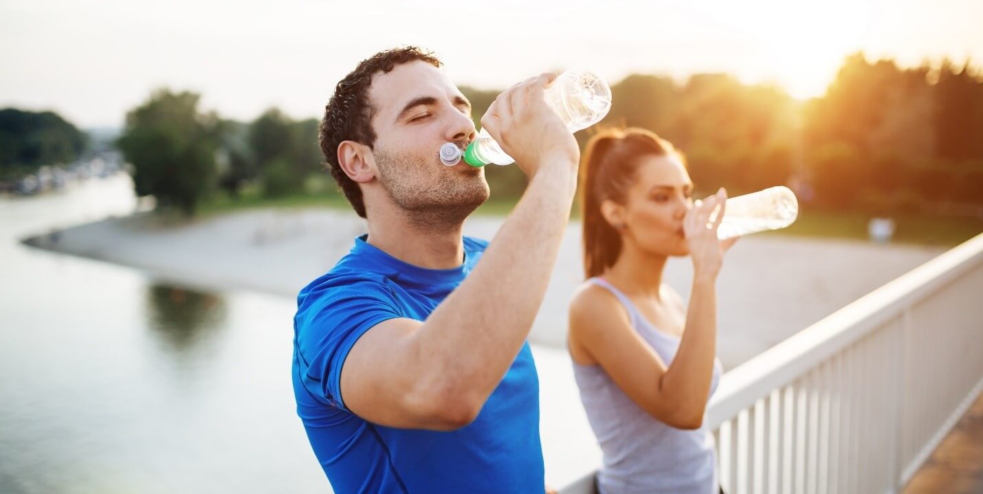 نوشیدن آب کافی برای درمان خستگی