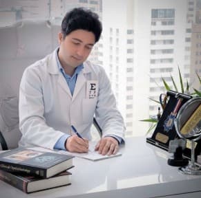 تصویر دکتر مبین محمدتبار