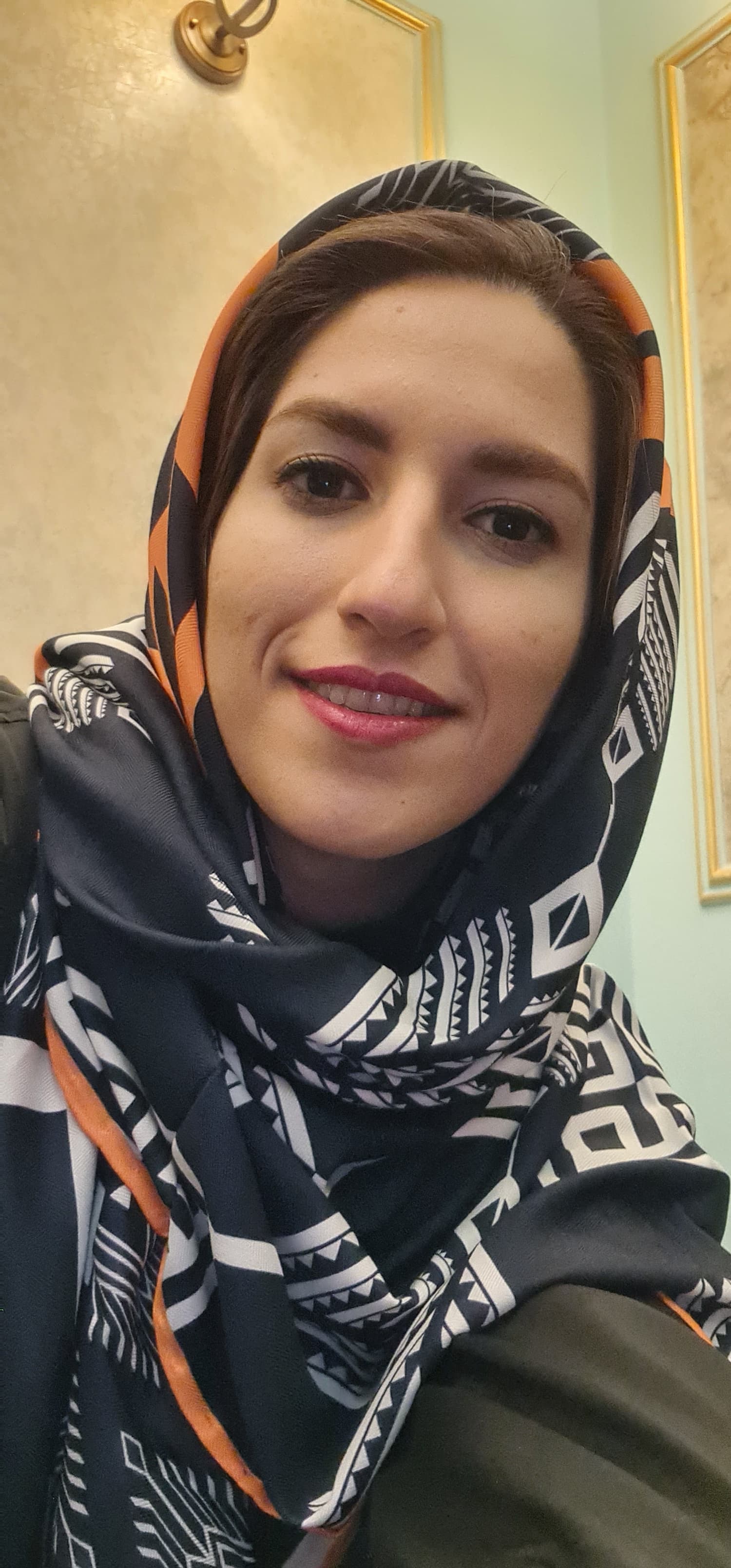 تصویر سیده آناهیتا انوری